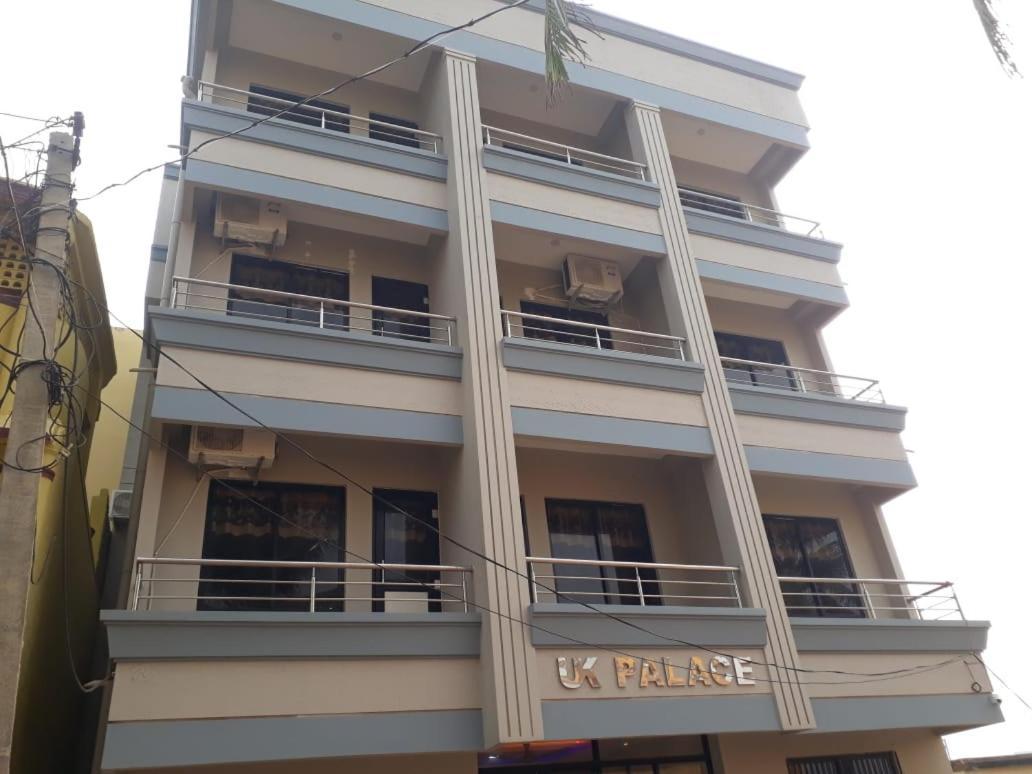 Goroomgo Hotel Uk Palace Puri Exteriör bild