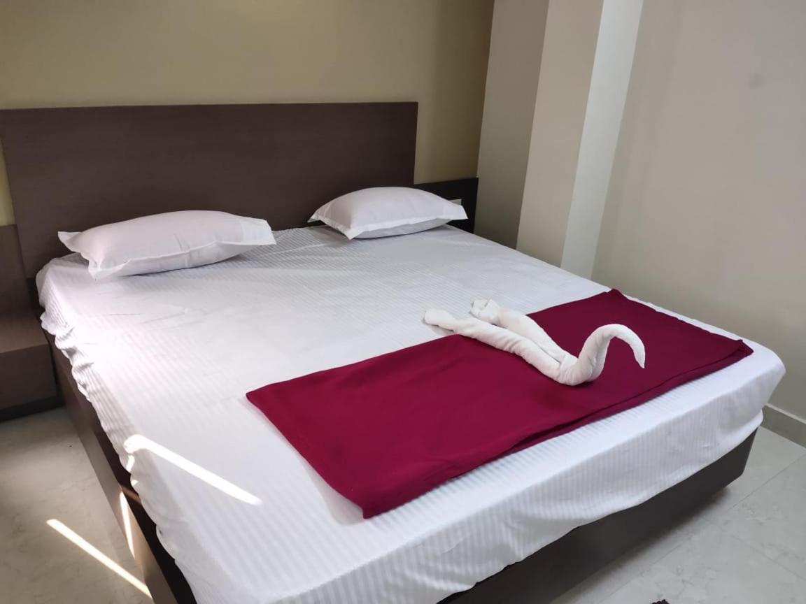 Goroomgo Hotel Uk Palace Puri Exteriör bild