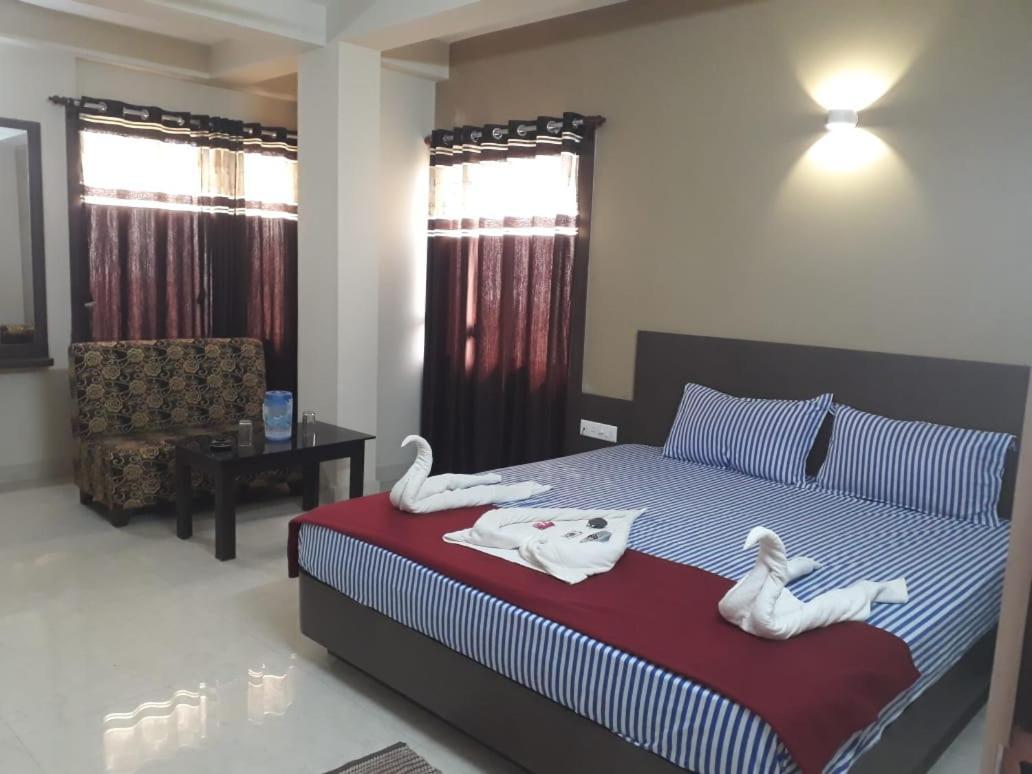 Goroomgo Hotel Uk Palace Puri Exteriör bild